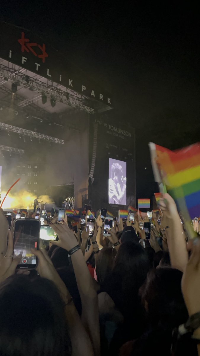 haroldishabit's tweet photo. this was my louis show in a HOMOPHOBIC COUNTRY so yeah if you think bringing pride flags to a louis show is disrespectful YOU are the problem https://t.co/TnOsrSWGzU