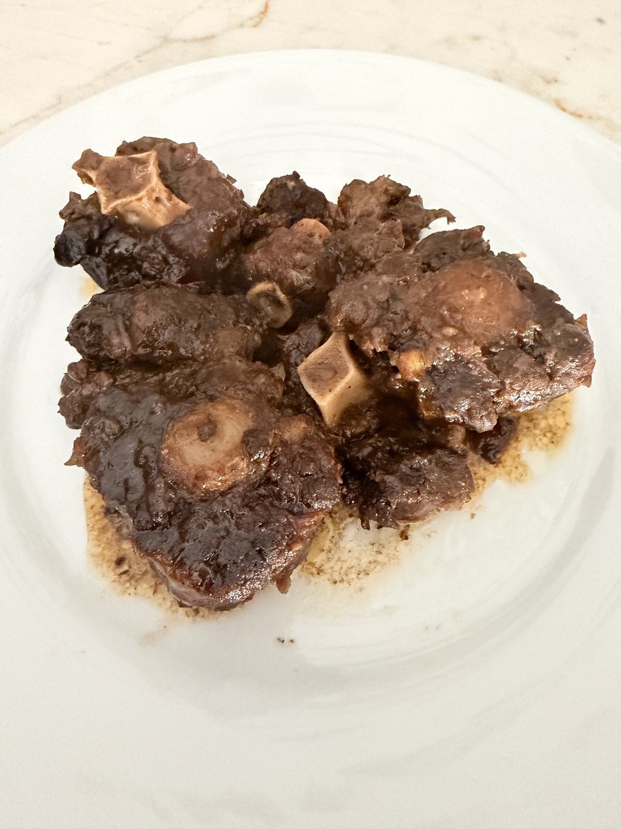 calidadenlatada's tweet photo. ¿Un rabo de toro sabroso y tierno en solo 3 minutos? @sanchezroldangrupo te lo pone muy fácil. Elaborado a baja temperatura para que disfrutes en casa… pruébalo! 
#calidadenconserva #ciudadreal #toledo #foodie #gourmet #comerrico #comersano https://t.co/YOXgOcaT6T