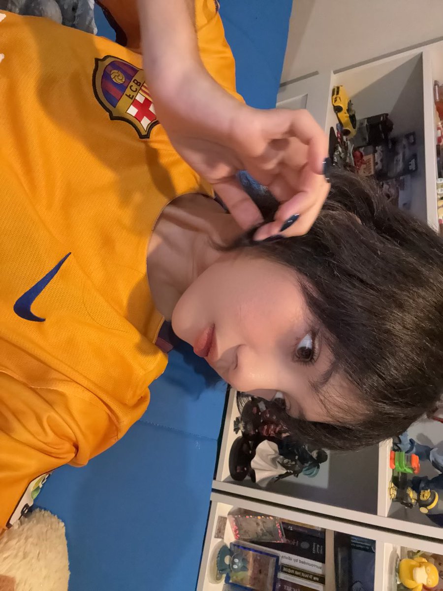 emma albar tweet media