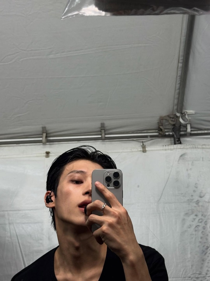 Base umum bisa follow @cornerfess tweet media