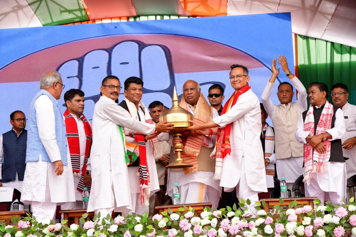 Lok Poll tweet media