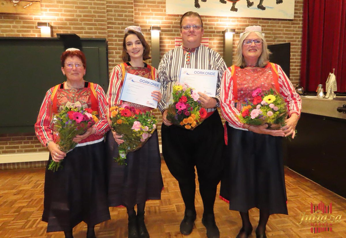 MarkerNews's tweet photo. Jubilarissen bij donateursconcert 'Juliana'
🎶zaterdag 28 maart 2026 in dorpshuis Het Trefpunt🎶
https://t.co/EW9A4NQZn2 #Marken #Voorjaarsconcert #Donateursconcert #DorpshuisHetTrefpunt #JulianaMarken #Opstaporkest #Leerlingenorkest #Malletband #Grootorkest #jubilarissen https://t.co/D8EprU9St8