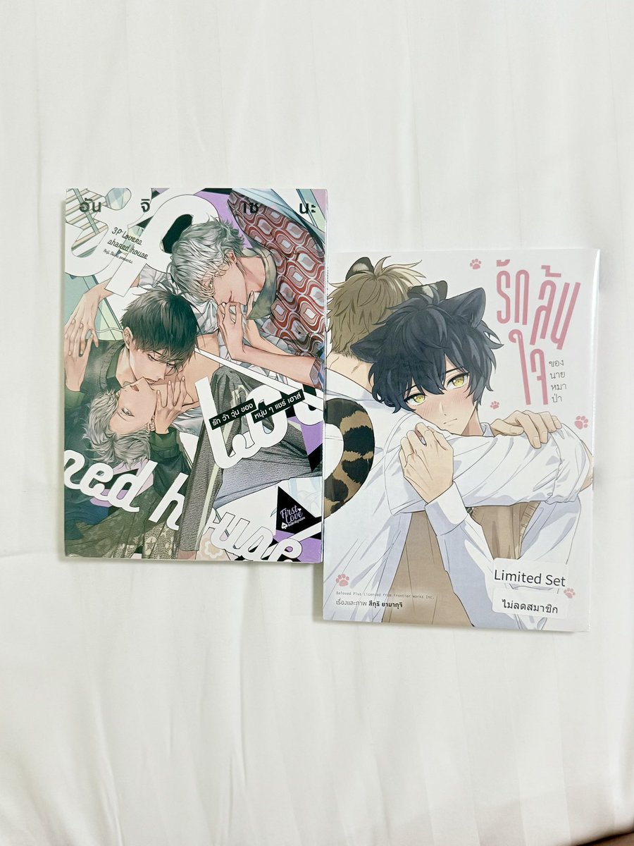 lavenderPollyy's tweet photo. Book haul✨
Bought art book #BlueSkyComplex and two manga for sis(in Thai but it’s like for collection)
And I truly like this threesome, so if you looks for one volume sexy time, look at #3PLoversShareHouse from Anji Serina🤍
#yaoi #manga https://t.co/p9gUyo1OPQ