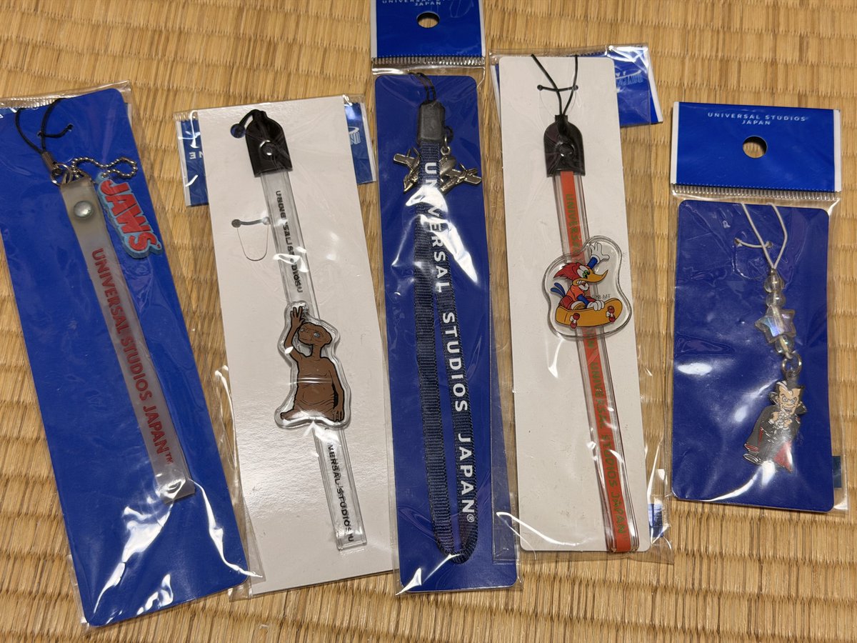 これは開業当初のUSJの各種ストラップ