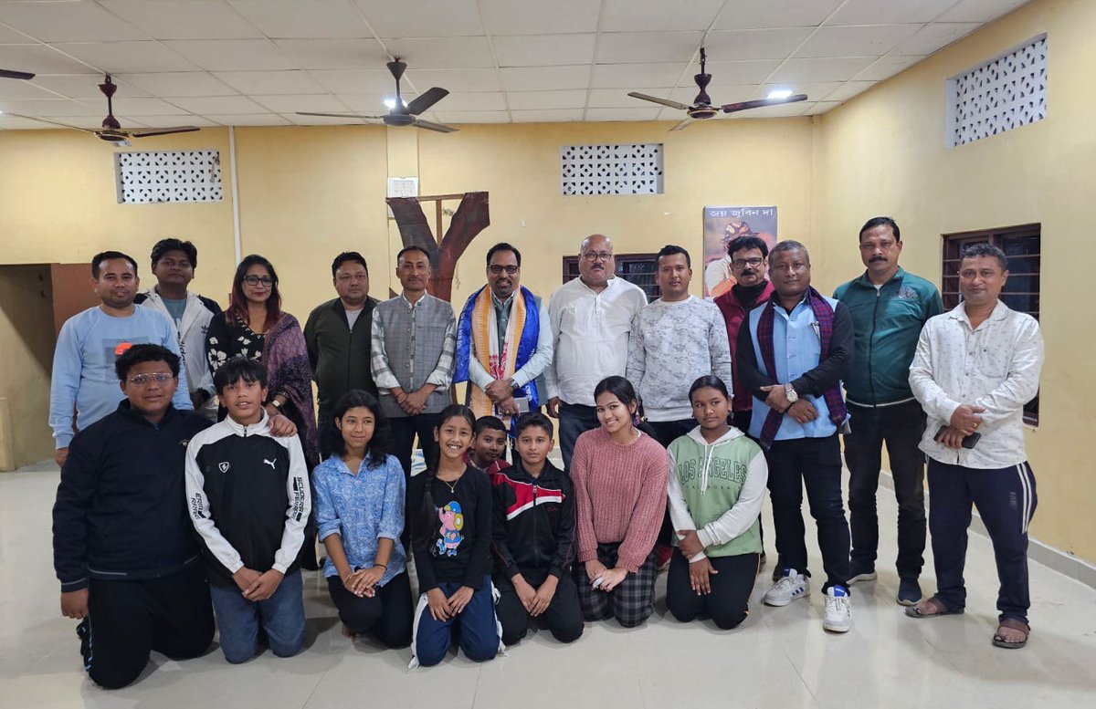 AVFCCL_ASSAM's tweet photo. The felicitation was not just an honour, it was a reflection of a bond between leadership and culture, where growth is celebrated not only in infrastructure, but in expression.

#AVFCCL #Namrup #Felicitation #CulturalLeadership #PodatikNatyaGoshti #ArtAndCulture https://t.co/EUl0CFcdwQ