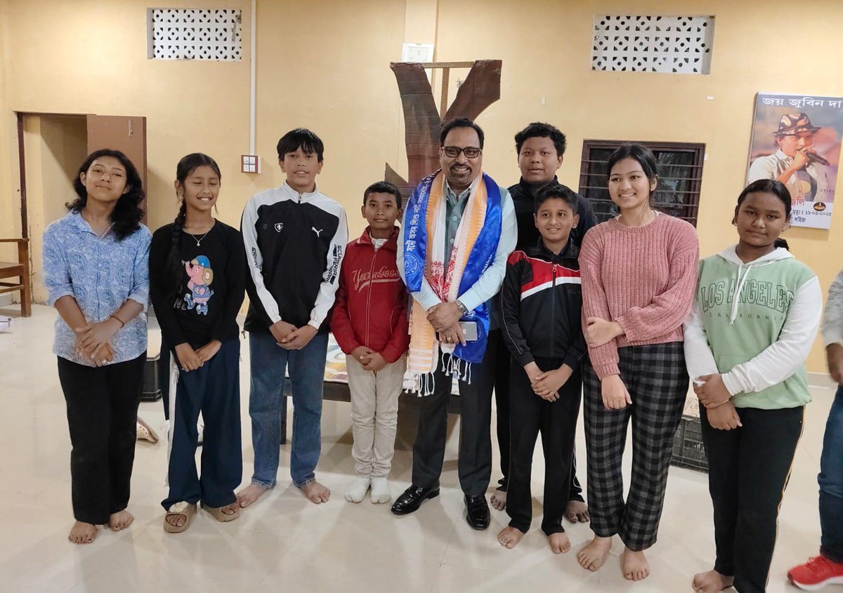 AVFCCL_ASSAM's tweet photo. The felicitation was not just an honour, it was a reflection of a bond between leadership and culture, where growth is celebrated not only in infrastructure, but in expression.

#AVFCCL #Namrup #Felicitation #CulturalLeadership #PodatikNatyaGoshti #ArtAndCulture https://t.co/EUl0CFcdwQ