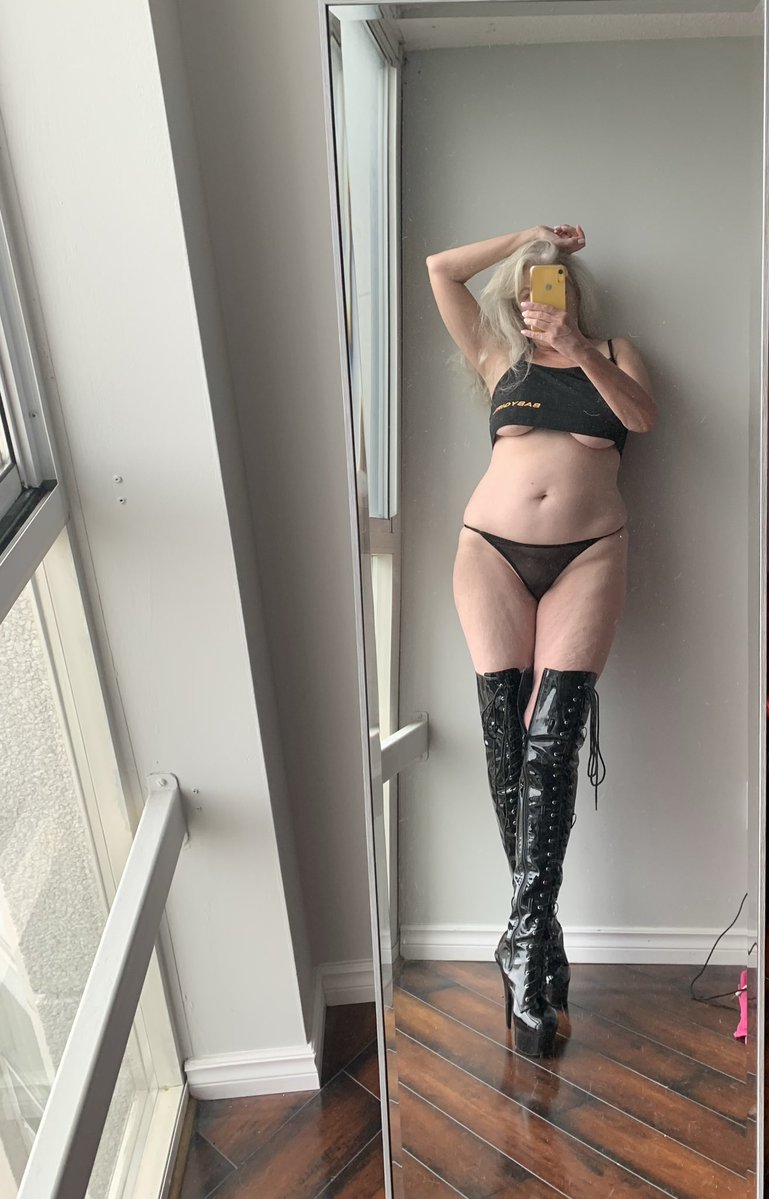 Christina🇨🇦 tweet media