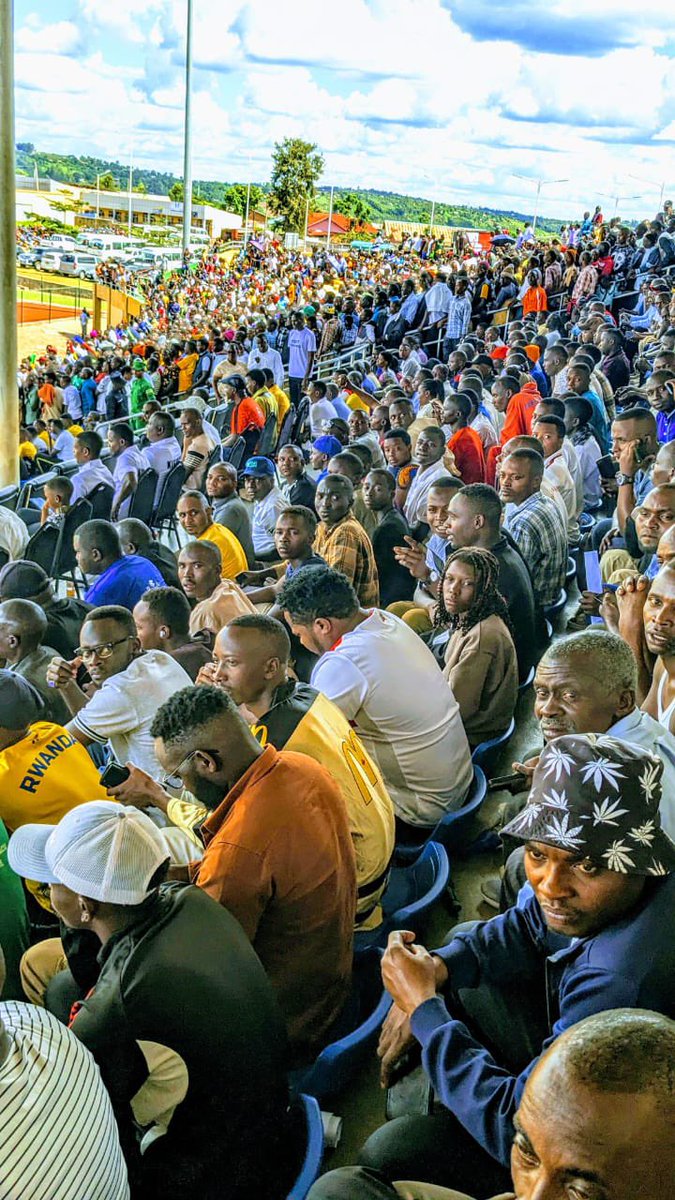 imfuraluc01's tweet photo. #UmurengeKagameCup | Final, East  

35’ 

MURAMBI (GATSIBO) 0-0 Kigarama (KIREHE)

Dore UMUFANA Boroooo 

Umuturage rwose Yitabiriye! 

IBI BIKWEREKA KO IRI RUSHANWA BARYIYUMVAMO ARI IRYABO. (AMAKIPE) 

Mu bagore umurenge wa Gatore wa Kirehe uzahagararira INTARE y’UBURASIRAZUBA! 

Ndabona na Governor Pudence RUBINGISA ahibereye!

@bbkigalifm 89.7 FM
