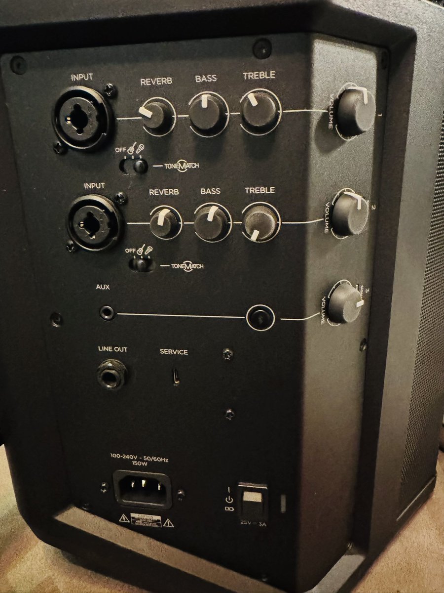 音楽プログラム
使用機材②

アンプ2台目
③Bluetoothでスマホ音源を流すのに
使用

ハウリング防止のため
1台目のアンプとは4メートル離して設定

会場のスピーカーは
ハウリング防止のためにオフにする
（複数マイク使うと、ハウると注意書きがあるため、会場設備は今回は
使わせないほうがいいか）