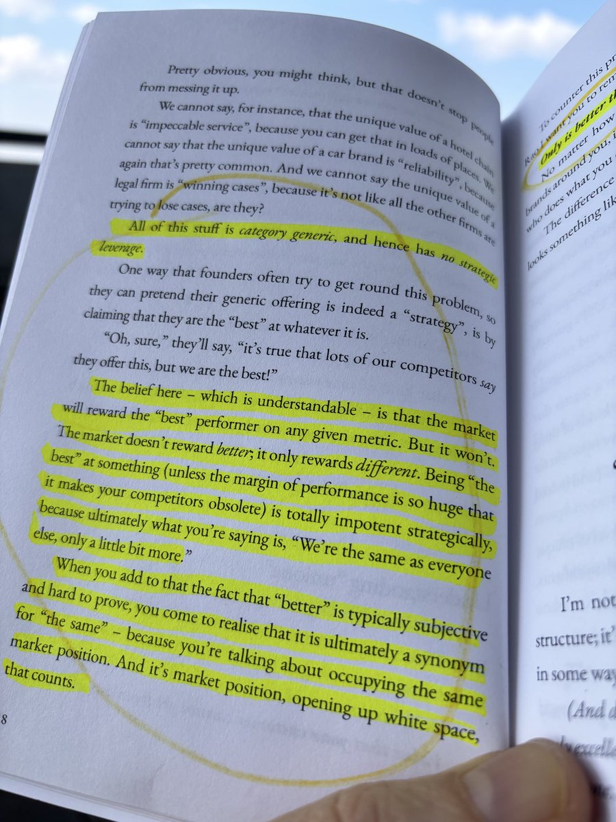 Po kilku nieudanych próbach wreszcie trafiłem na naprawdę inspirującą książkę na temat formułowania strategii. 

Korzystając z wiosennego słońca kończę ją czytać (a raczej pochłaniać 😋) a za nie długo na blogu opublikuję jej polecajkę. 

Miłego weekendu!