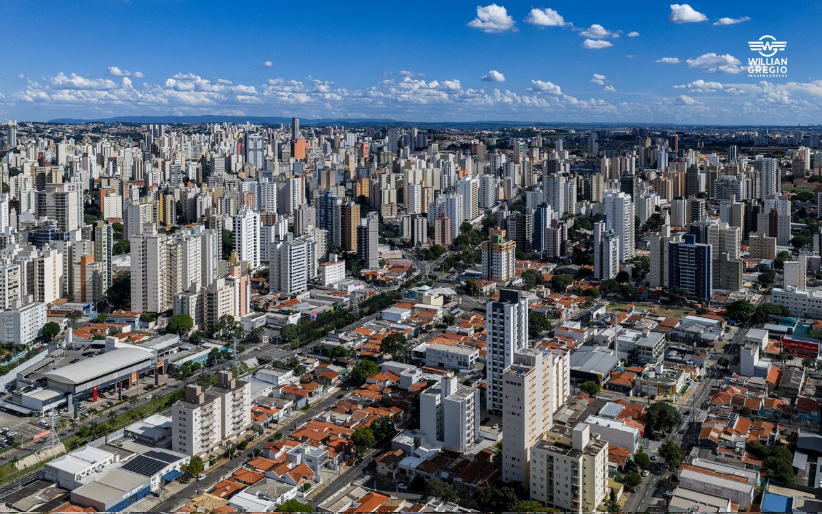 williangregio's tweet photo. Campinas vista do alto. 🏙️
Uma selva de concreto que não para de crescer.

No meio de tantos prédios…
você consegue localizar qual é o mais alto da cidade? 👀

Dica: ele tem 43 andares e cerca de 122 metros de altura e fica na região central. https://t.co/1eScUaeeJX