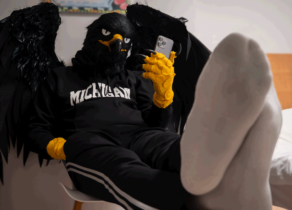 TAN🦅🔜Furst Class tweet media