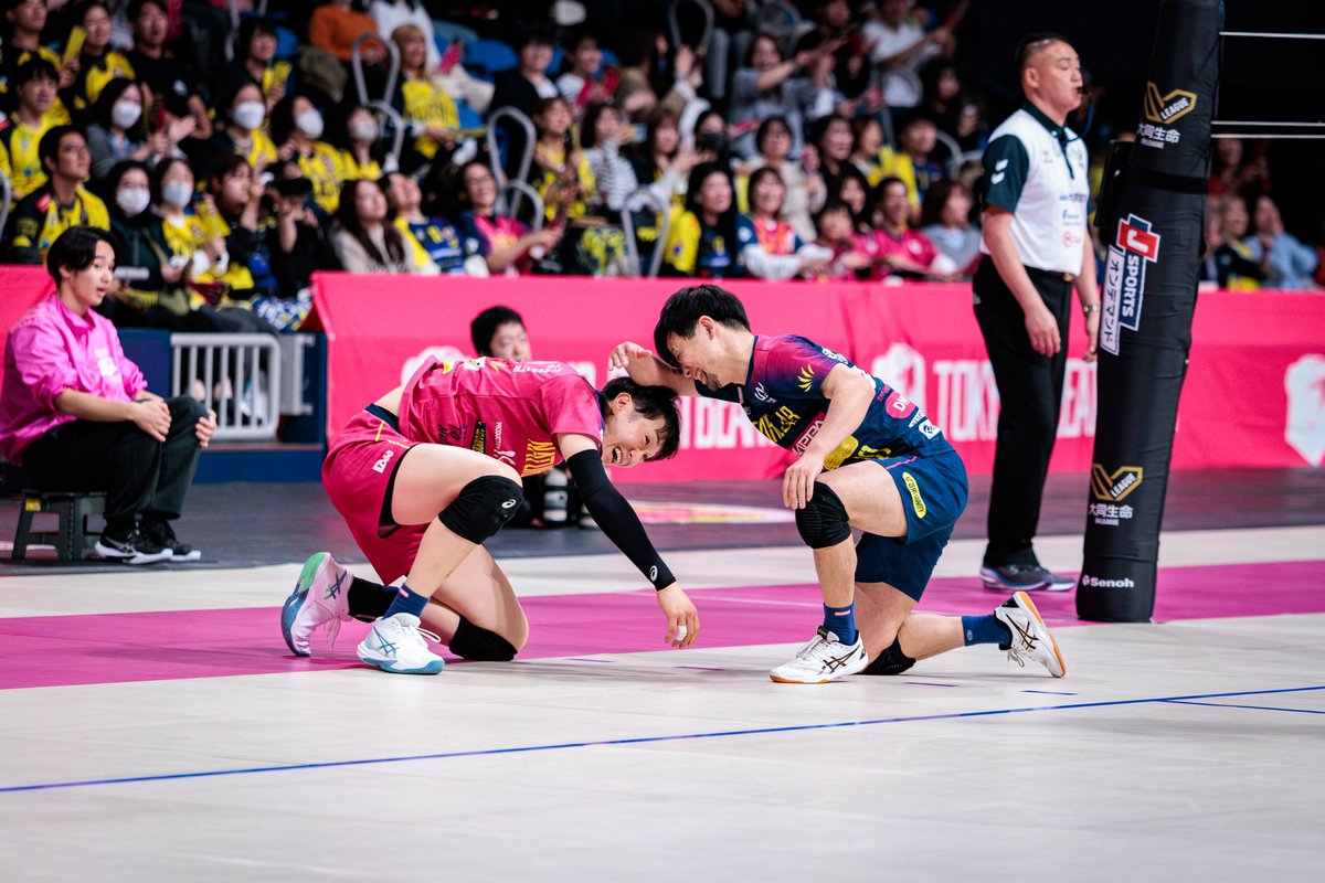 anuenueee's tweet photo. 260329 SV.LEAGUE 東京グレートベアーズ 柳田将洋選手 古賀太一郎選手
すんごい笑顔のまんま転がってる😊
こんな1点が好きでたまらない https://t.co/k5KYrNtmby