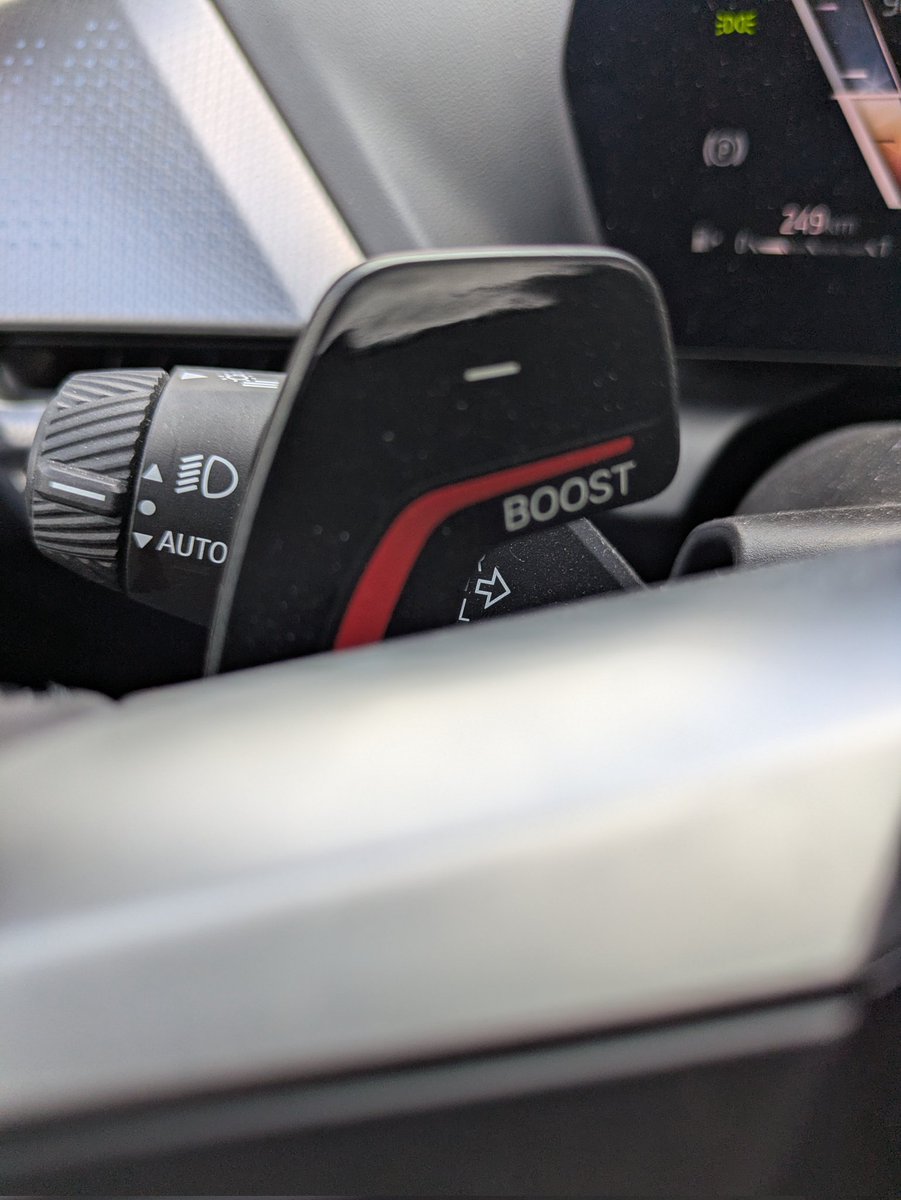 Moi aussi j'ai l'overtake quand je suis à moins d'une seconde de la voiture de devant 😌 et c'est vrai que ça fait comme le champignon dans Mario kart 😅