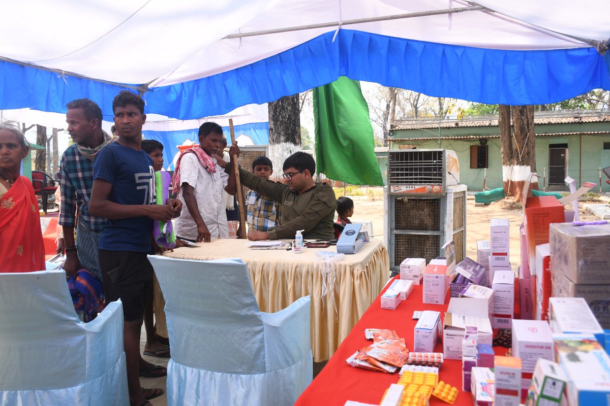 🇮🇳229 Bn CRPF under able guidance of Sh. Brajesh Kumar Singh, Comdt organized a Civic Action programme at Galgam (D/229 Bn). Essential medicines &amp; daily necessities, tree saplings &amp; sports kits were distributed to 800+residents to support health, greenery &amp; youth. #CivicAction