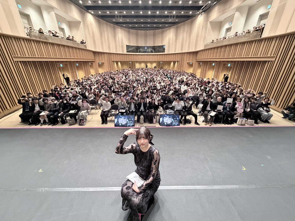 ai_y_staff's tweet photo. #吉川愛ファンミーティング2026
東京公演の集合写真をお届けです！

皆さん、本当にありがとうございました🌹

神戸公演もよろしくお願いいたします！ https://t.co/1Masw0Rtec