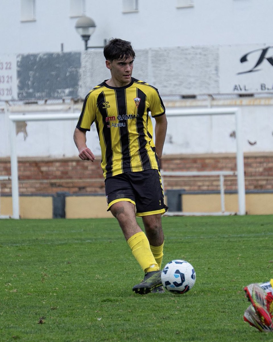 SanRoqueLepe's tweet photo. 👏🏽 Nuestro canterano Alfonso García, hermano de nuestro jugador Rubén García, ha conseguido debutar hoy con el primer equipo en el partido disputado ante el Dos Hermanas CF.  

Un momento muy especial para él, su familia y para toda la cantera, que demuestra una vez más que el trabajo y la constancia tienen recompensa.  

¡Enhorabuena, Alfonso! Estamos seguros de que es el primero de muchos 💪🏼⚽
