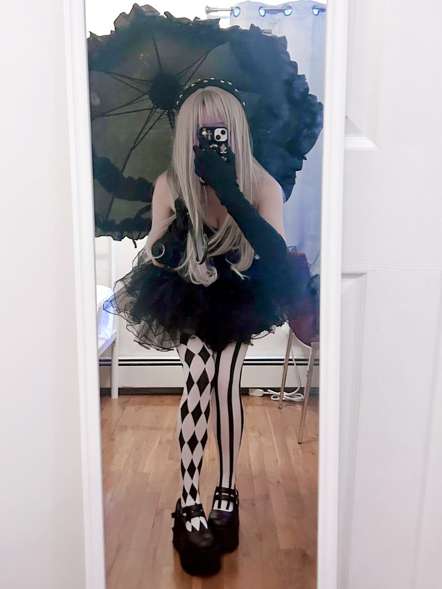 Aren’t corsets crazy?! 

They help the figure but I can’t bend around 🥲

 #自撮り界隈