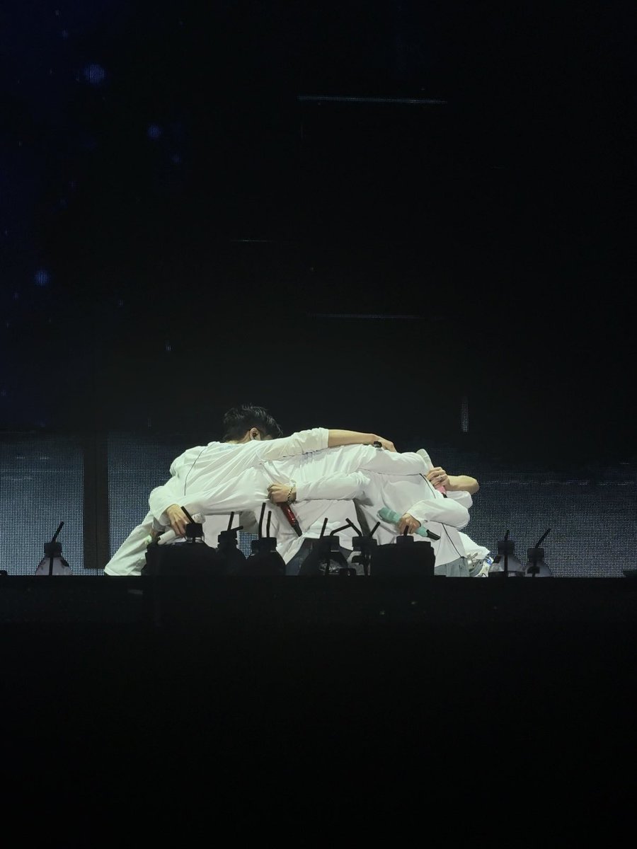 덩그리. tweet media