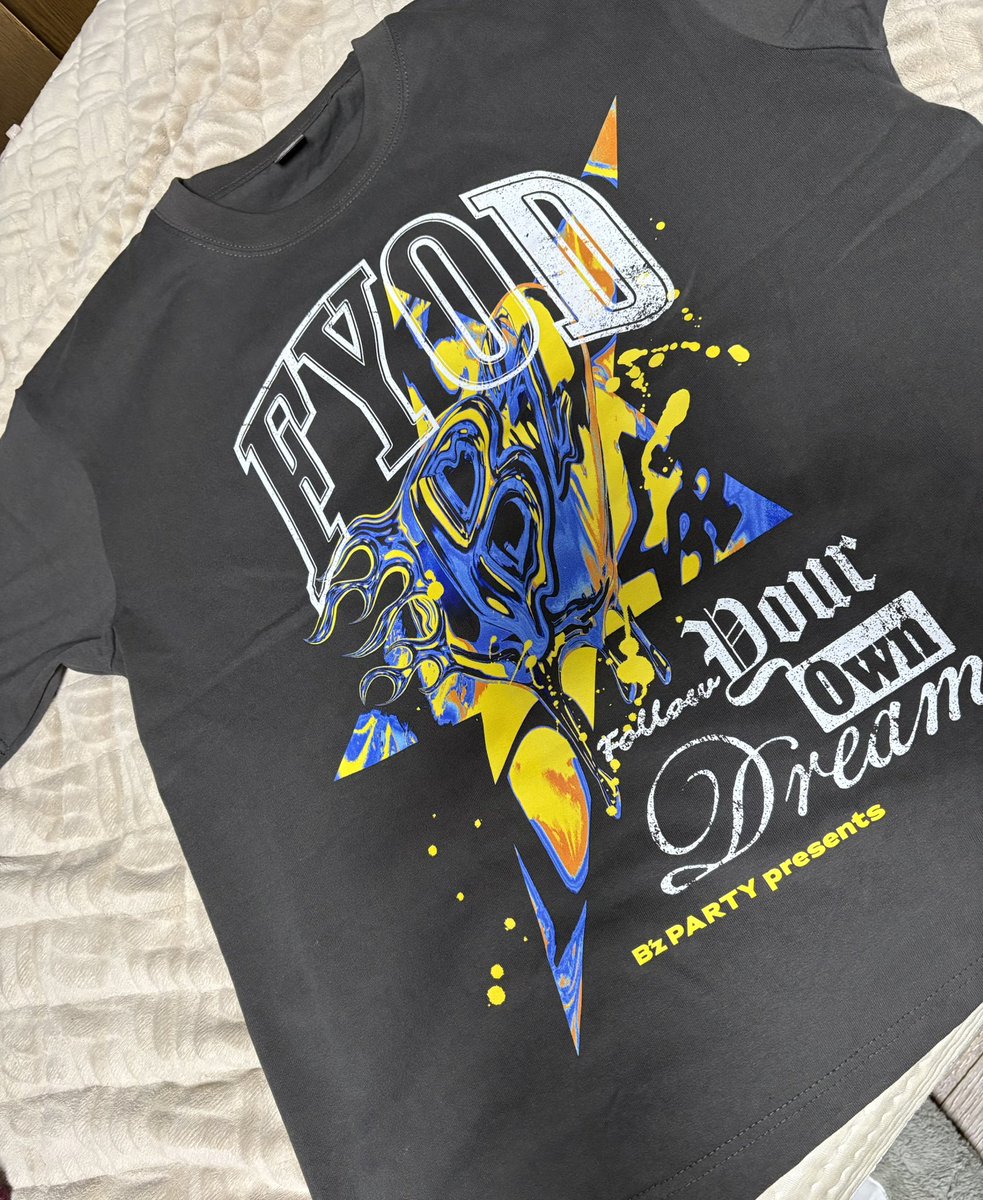 D4cFunny's tweet photo. FYODは行けなかったけどTシャツ買ってきてもらったー！！
めっちゃ嬉しいー🥰 https://t.co/Lw1qASwVM6