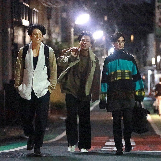 tanatana5252's tweet photo. 小栗旬と成田凌と千葉雄大と瀬戸康史が一緒に飲んでたのまじでエモすぎる……呼ばれたい金はいくらでも払うので...!! https://t.co/0fhkxiOEC1