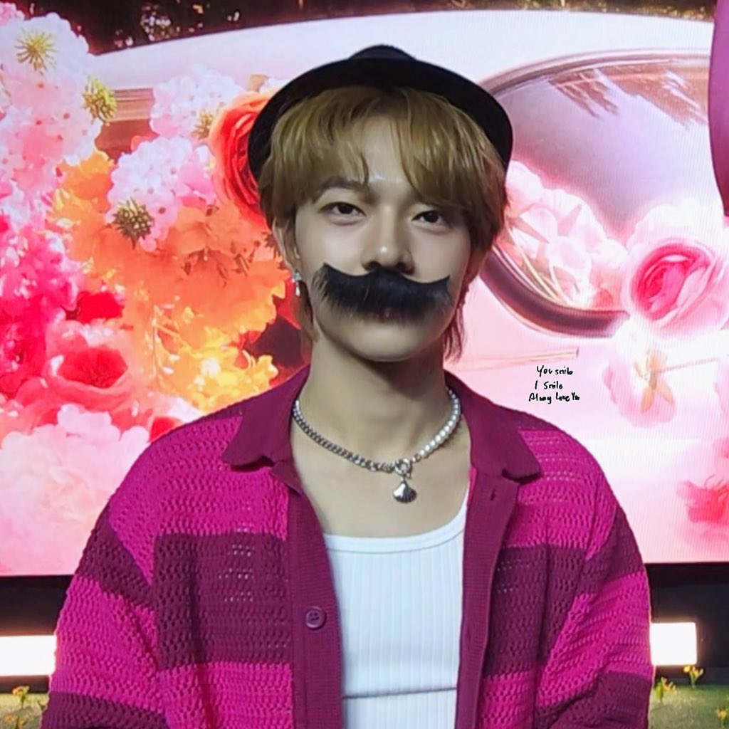 หนวดทำไรชีไม่ได้อะ ติดแบบไหนก็ยังสวย เริ่ด!555555555555555