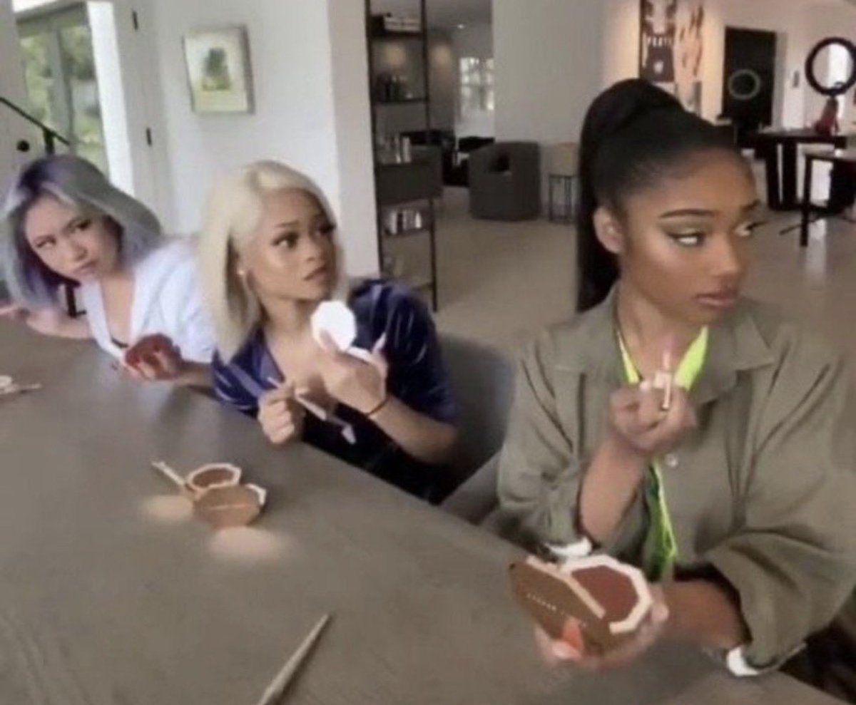 ⊹₊V✮⋆˙ tweet media