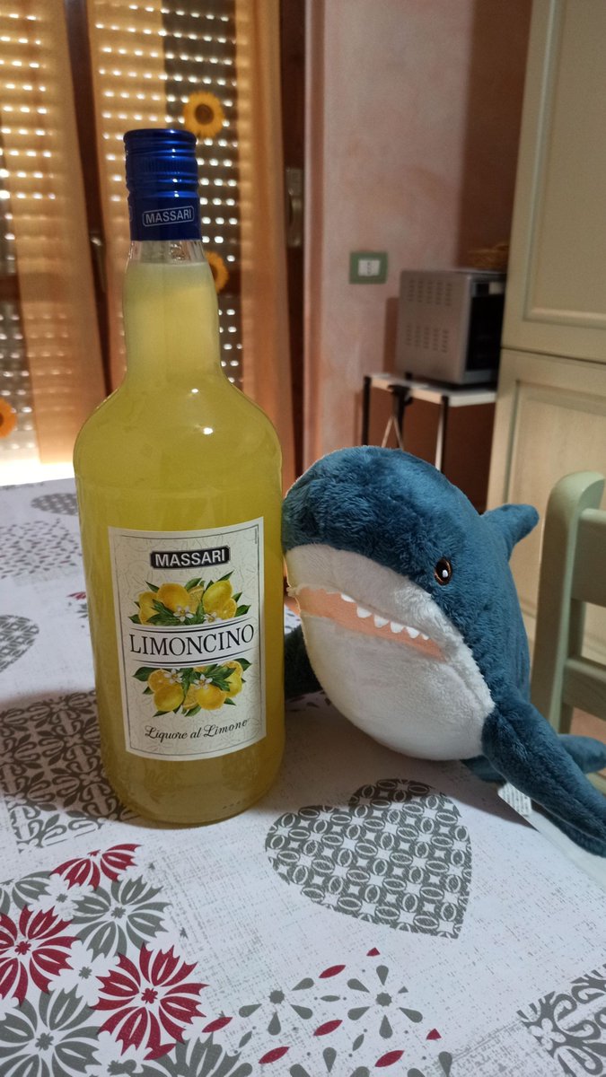 GiraffaV's tweet image. Monday is always a challenge.
Limoncello, give me strength!

#IKEAのサメ #ikeashark #stuffedtoy #blåhaj #brioches #italy #peluches #stuffedanimals #blahaj #homesweethome #lasagna #monday #limoncello #strenght #week #march #spring