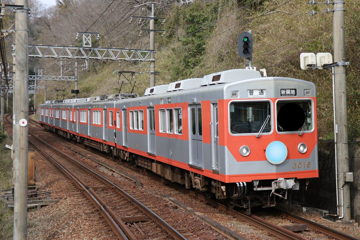 src_seals06's tweet photo. 03/28(土)
神戸電鉄 3015f 3017f
ウルトラマンラッピングを見れるのも最後かなと思い色んな場所で撮影して来ました。
少しですが桜と一緒に撮影できて良い思い出になりました。 https://t.co/eUKghkYriX