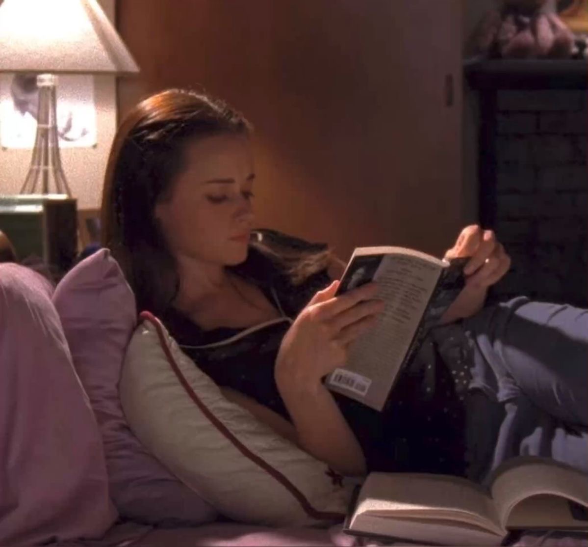 nyliava's tweet photo. pretty girls read https://t.co/WKaSPcABnI