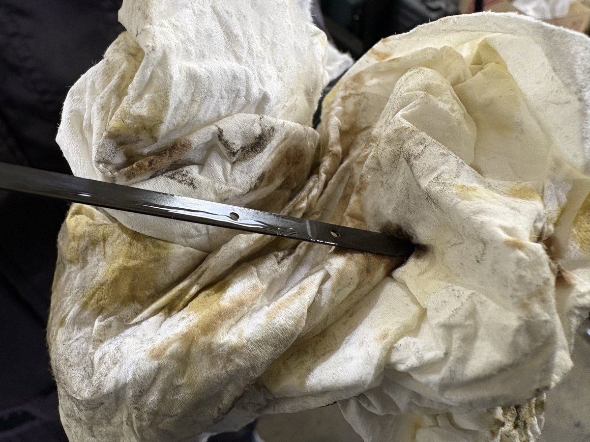 ウチで販売したジムニーノマド前回オイル交換から3000キロでコレ。
順調に減ってると思われる為スズキに連絡しました。