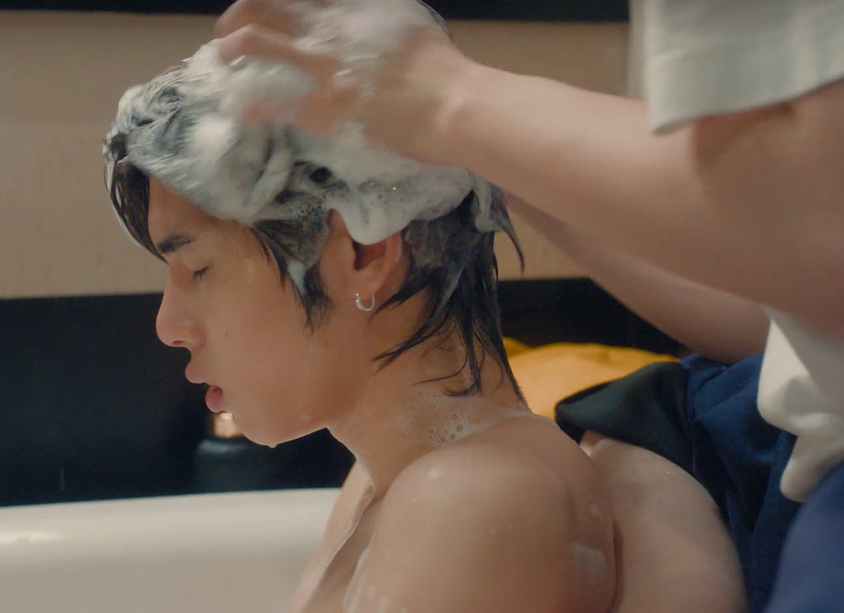 AE-Aussie tweet media