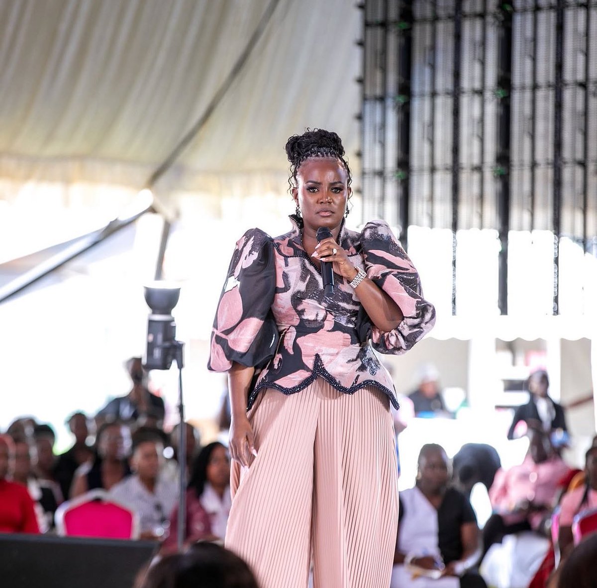 THE ÁĹĹÀŃ ĆÓÚÑŤÝ 🇺🇬 tweet media