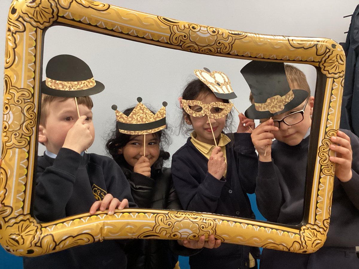 NewStevenstonPr's tweet image. Fun and laughter at the ‘Celebration Station’ with Mrs Scott on Friday. #promotingpositivebehaviour #celebratingsuccess 💙🙌💙