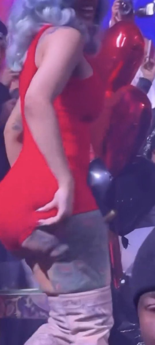 oh?NIKA😩 tweet media