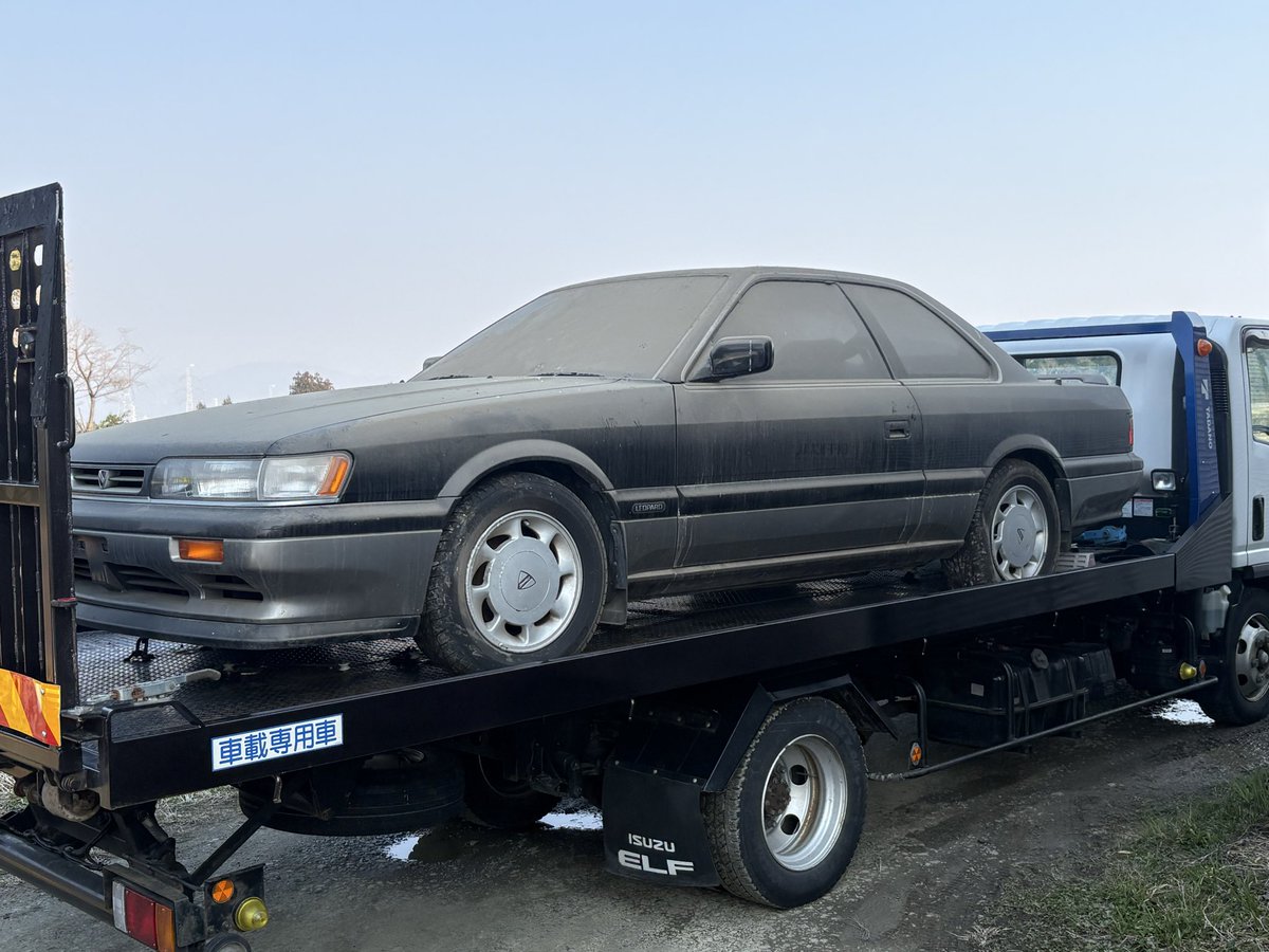 中々の放置なレパード様の買取り。
何故か四輪ブレーキ固着なしでスルスル来てくれた。
直すぞー。