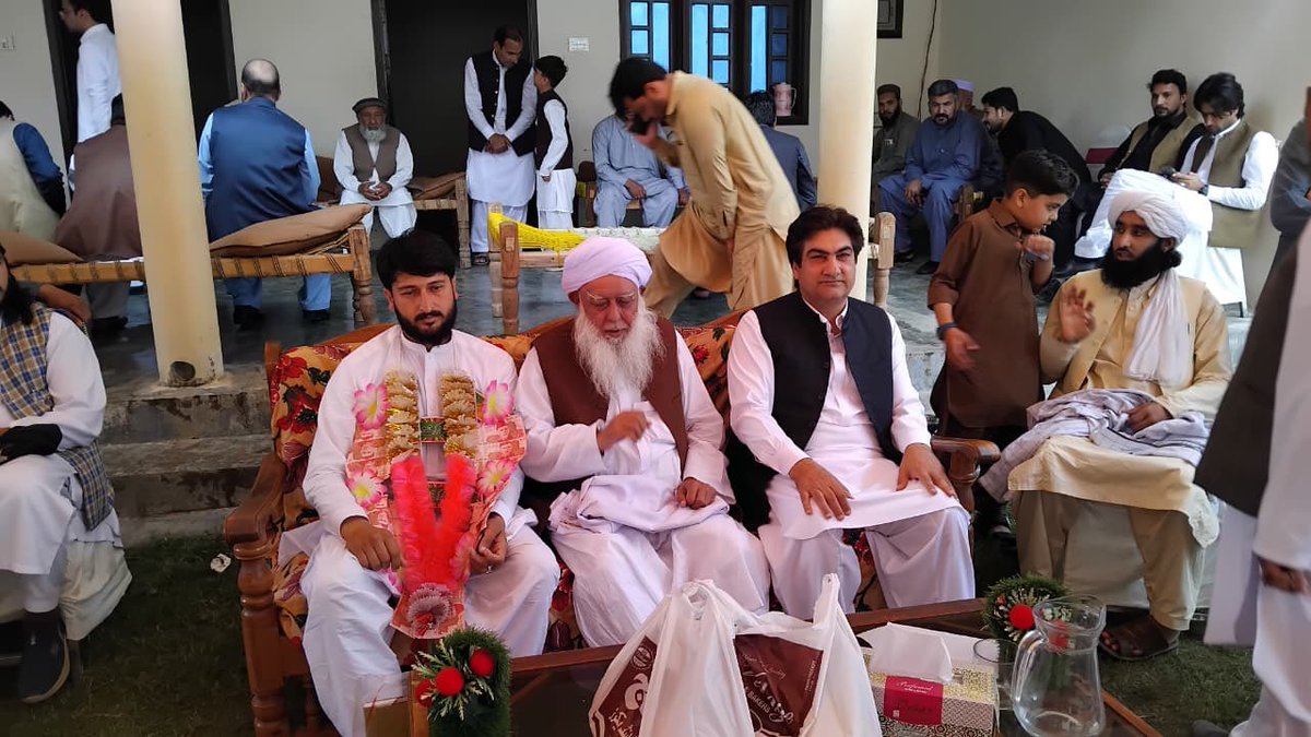 صوبائی صدر پاکستان پیپلزپارٹی خیبر پختونخوا سید محمد علی شاہ باچا نے اپنے حلقہ نیابت میں مختلف شادی تقریبات میں شرکت کی۔ انہوں نے دلہا دلہن کو مبارکباد دیتے ہوئے نیک خواہشات کا اظہار کیا اور مقامی افراد سے ملاقات کے دوران علاقائی امور پر تبادلہ خیال بھی کیا۔