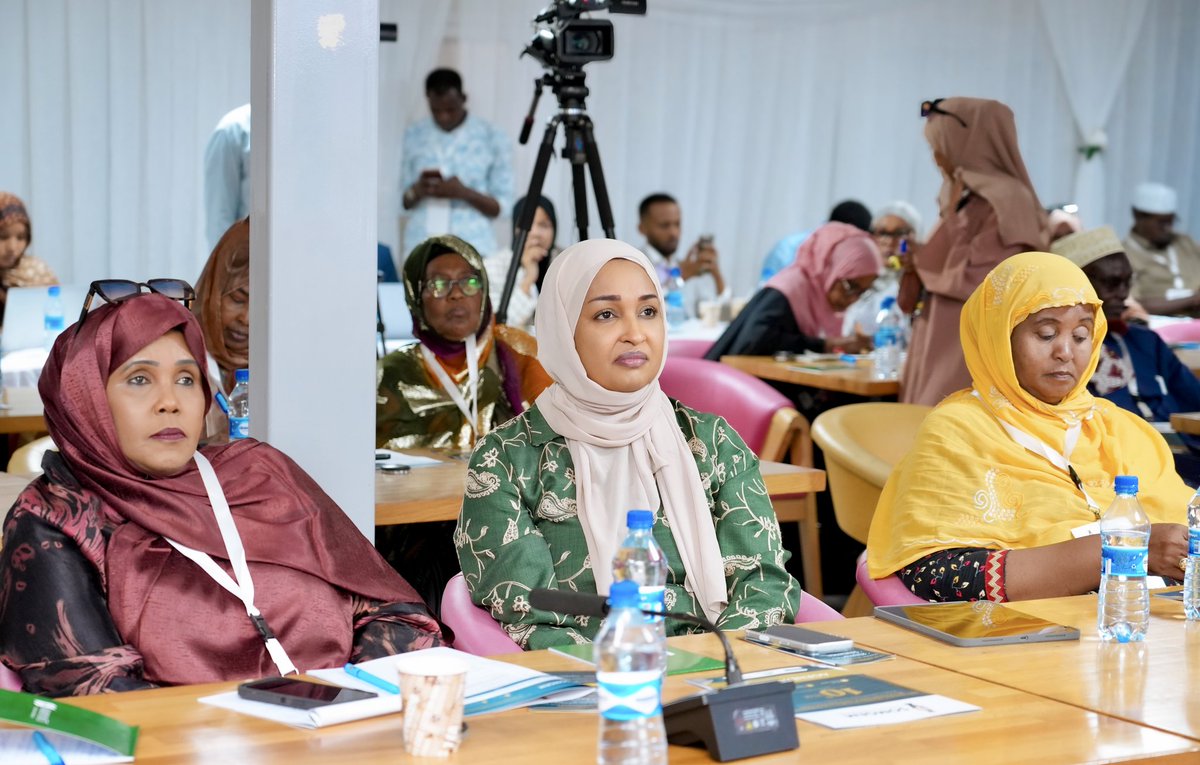 KhadijaMakhzumi's tweet photo. Today, I opened a two-day workshop in Mogadishu on advancing women’s leadership, organized by the Somali Gender Equality Movement. I highlighted key reforms, including the 30% women’s quota in electoral laws and progress on legislation addressing GBV, FGM, and family rights.

I look forward to constructive discussions over the coming days that will further strengthen women’s leadership and expand their role in shaping Somalia’s future.