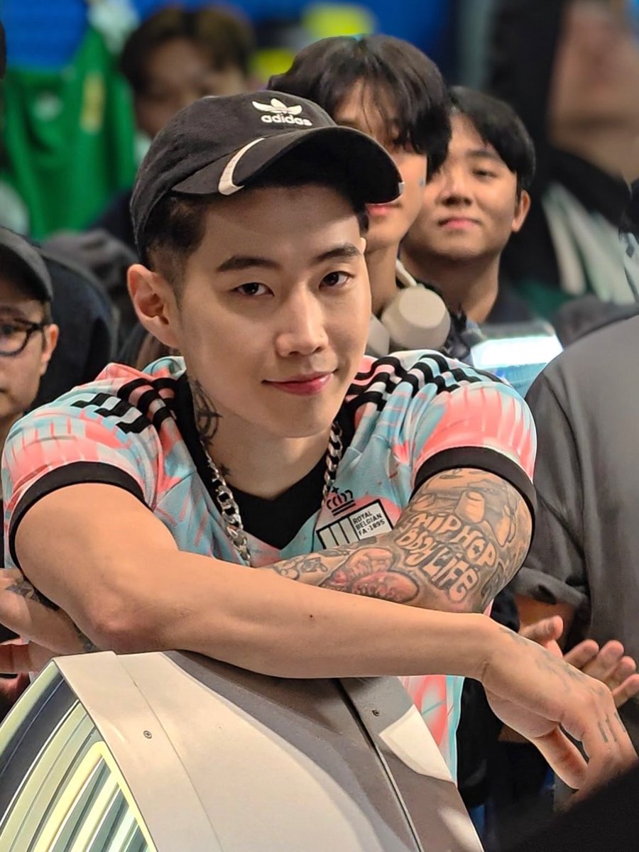 미남 instagram.com/p/DWeCvxxEsiA/