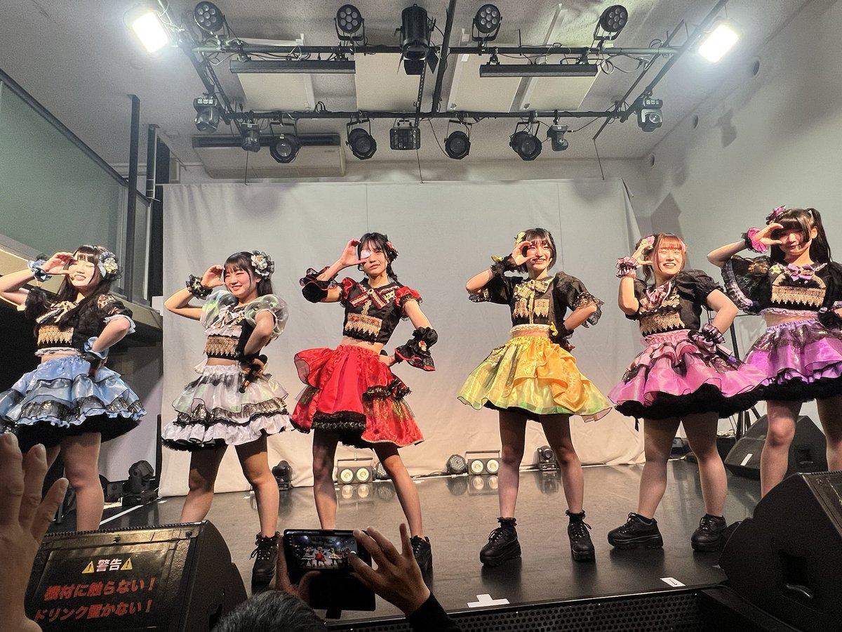 まろろん tweet media