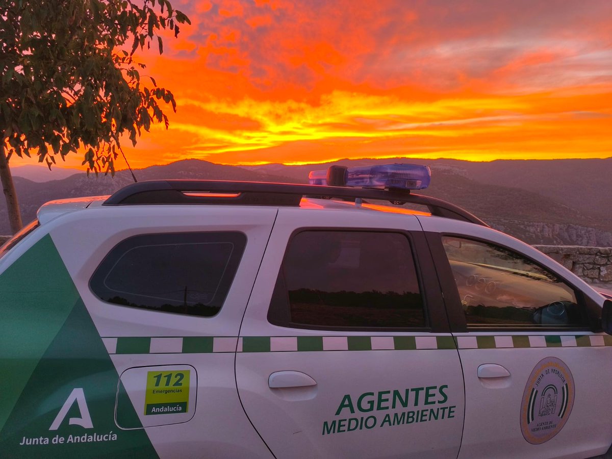 2/3.....a <a href="/AAMM_And/">Agentes Medioambientales de Andalucía</a> de Córdoba a instalaciones del embalse del Retortillo. La inspección era para supervisar trabajos solicitados por la Confederación en un espacio protegido.

​¿Cómo es posible que una #AAPP bloquee el trabajo de  quienes velan por la defensa del medio natural?