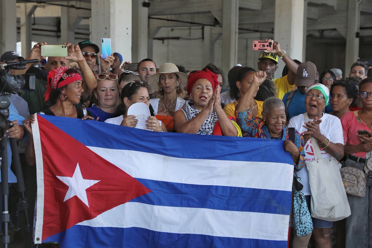 Participamos en el recibimiento a los dos veleros del #ConvoyNuestraAmérica que zarparon desde México con una carga solidaria. #Cuba #CDRCuba #CubaNoSeRinde 
📷 Roberto Suárez