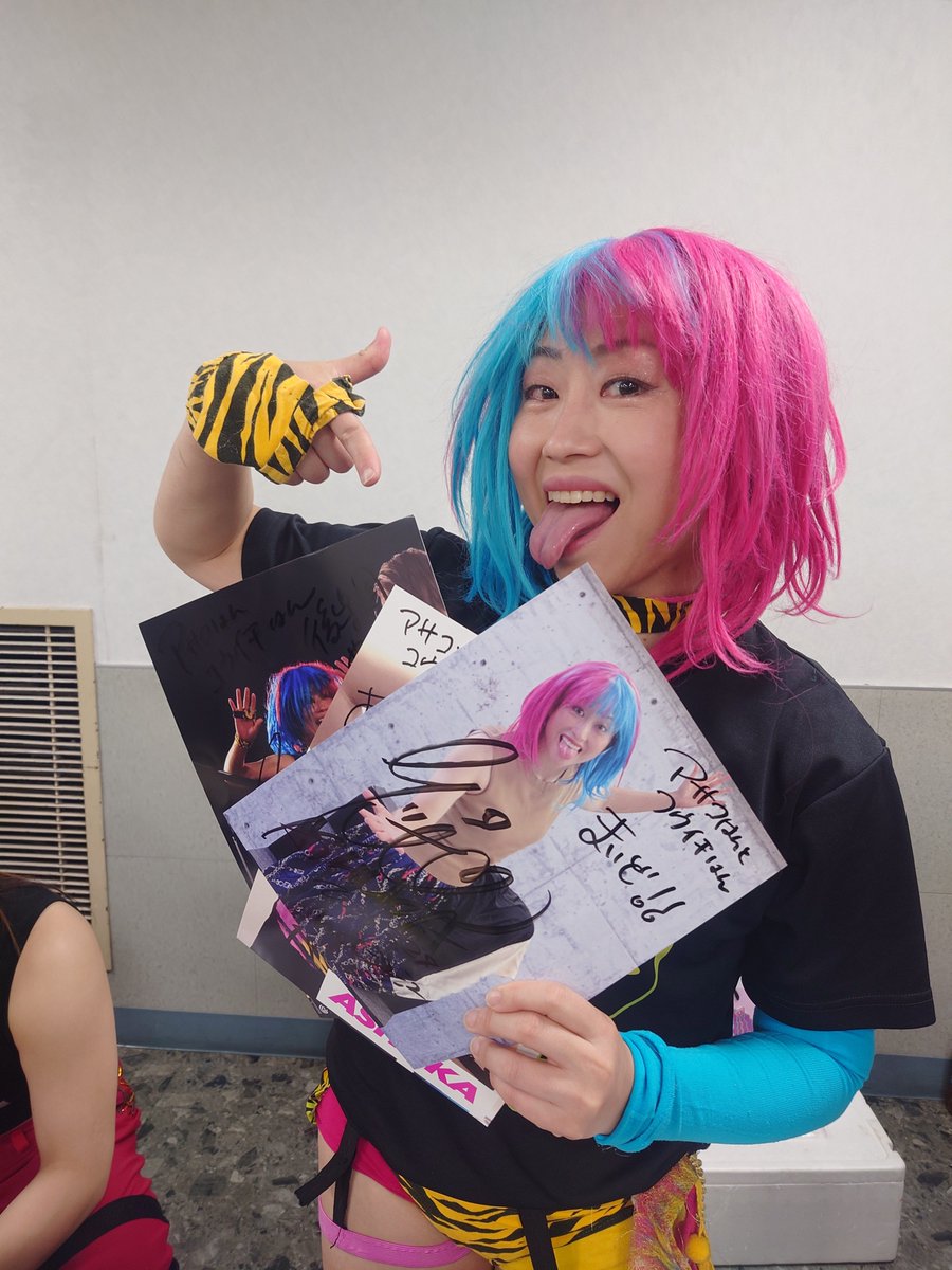 bonchan4648's tweet photo. hotシュシュ後楽園ホール大会にて😀
ちょーちょーお久しぶのASHUKAさんに、ご挨拶したよー🤣
なかなか会えなかったから、もう寂しかったわー🥰
#hotシュシュ
#ASHUKA
#後楽園ホール大会
#おれ♥ https://t.co/pJbARzgMKS