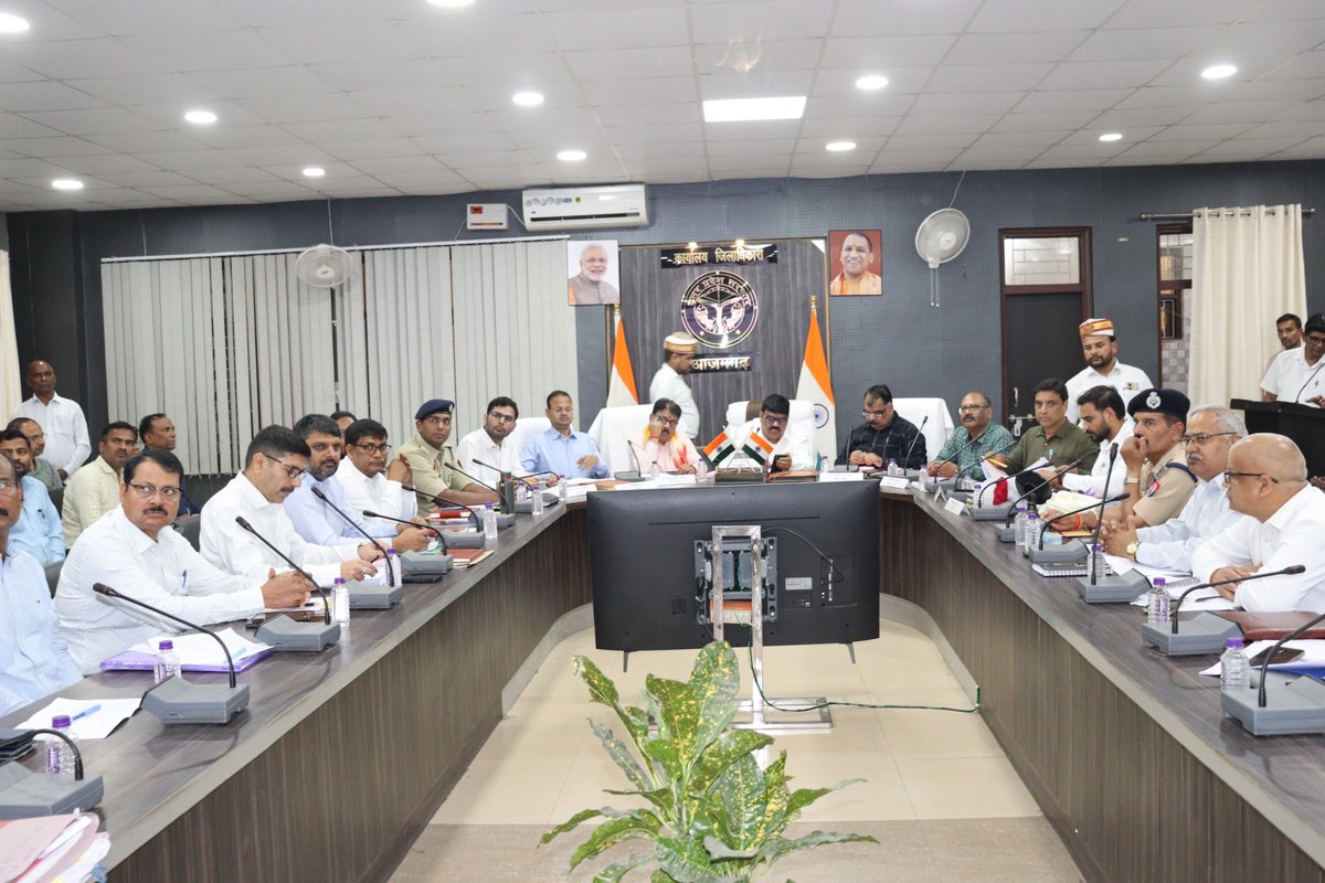 उ0प्र0विधान परिषद की वित्तीय व प्रशासकीय विलम्ब समिति द्वारा बैठक की गई।मा.समिति द्वारा बजट उपलब्धता,कार्यदायी संस्था द्वारा कराये गए कार्यों की गुणवत्ता, विभागों में सेवानिवृत्त कार्मिकों के लम्बित पेंशन,ग्रेच्युटी व अन्य देयको के भुगतान आदि की समीक्षा कर आवश्यक निर्देश दिये गये