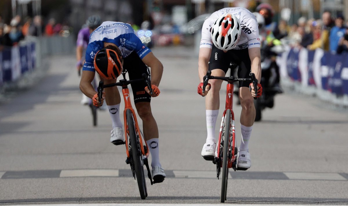 categorycafe tweet media