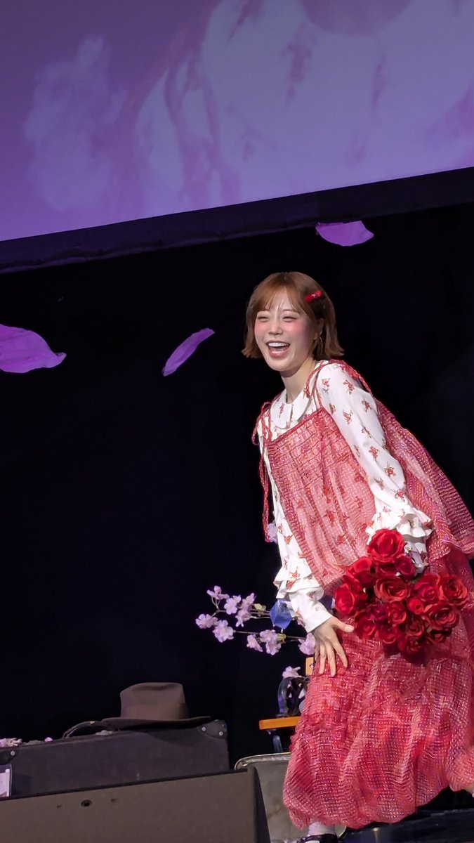 KikunSeung's tweet photo. 2026 YOUNG JI JAPAN FAN MEETING
「Hello, Spring with HURMING」
5세아😊 졸원식에 참가한 느낌?
너무 귀여워💕💕💕
@youngjijjang2ya
#YOUNGJI #ヨンジ #허영지
#HURMING https://t.co/ZXJ38CAIP2