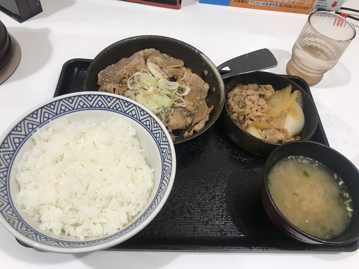 EVENTonly1903's tweet photo. 今日のご飯🍴
ご飯大盛、おかわり含めて全部で3杯
#肉の日 https://t.co/jrjuAESEYM