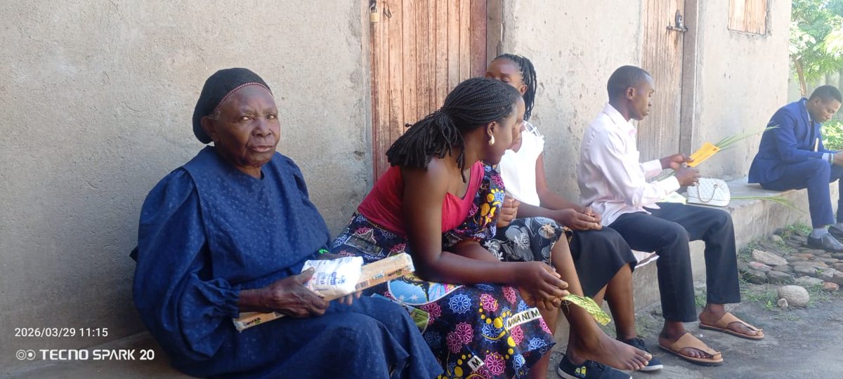 1005kgr's tweet photo. Photo!The youth of St. Francis of Assisi Kidodo Pastoral Centre Diocese of Kasese have today fulfilled the act of almsgiving to the needy by donating items such as soap, salt, sugar, and other essential materials to the elderly as we enter into Holy week that ushers in Easter celebrations!
#KGRUPDATES