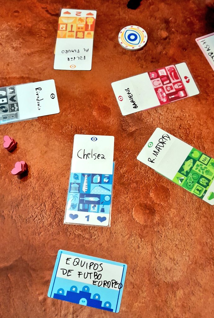 MARIANOSUIZ's tweet photo. Gran tarde. 4 estrenos.
Fliptoons: rápido y divertido.
Earth: combero y entretenido.
My favorite things: bazas locas.
Origins Story: muy lindo y diferente.
Todos me gustaron y los volvería a jugar, la pasamos de 10. @pablo_cazorla #juegosdemesa #boardgames #bgg https://t.co/Ex0QJ3NbMO
