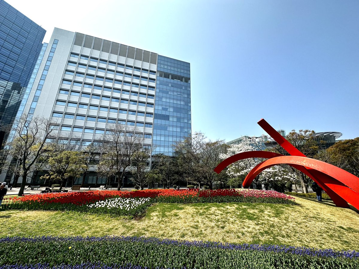 puh_gucci's tweet photo. 都庁の東京大会5周年企画が話題ですが
こちらにも東京2020の記憶が

お台場の🌷は今が見頃です

#トウキョウフローラルパサージュ
#市松の花壇
#TOKYO2020 https://t.co/hPFsvThF6l
